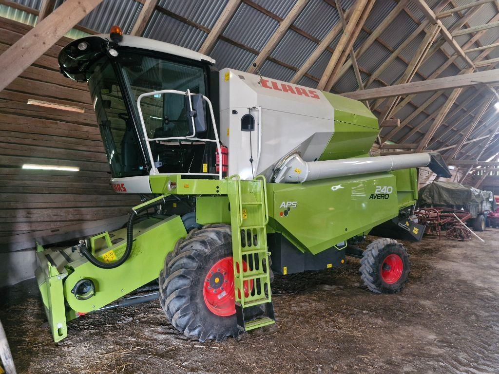 CLAAS Avero 240 Combine harvesters