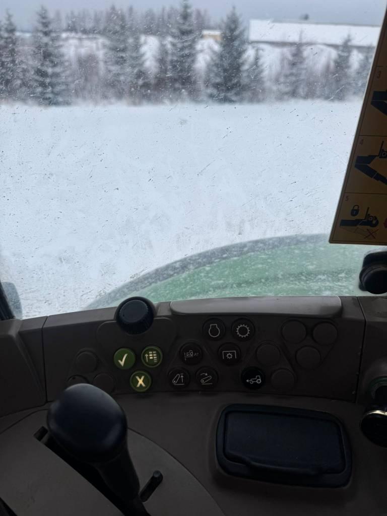John Deere 6830 Premium Tractors