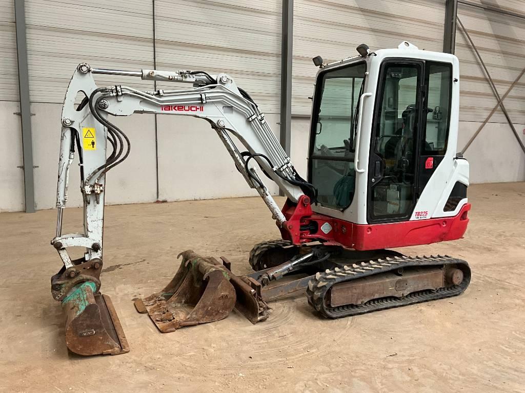 Takeuchi TB 225 Minibagger < 7t