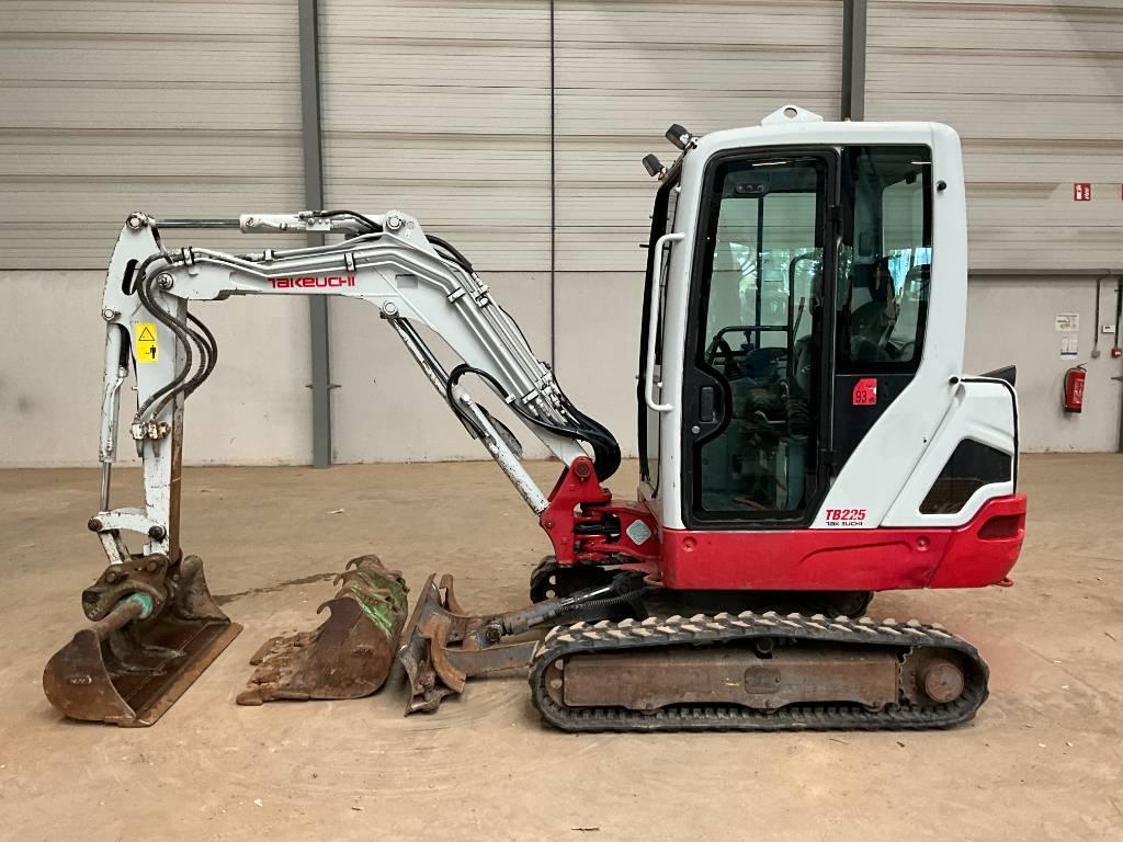 Takeuchi TB 225 Minibagger < 7t