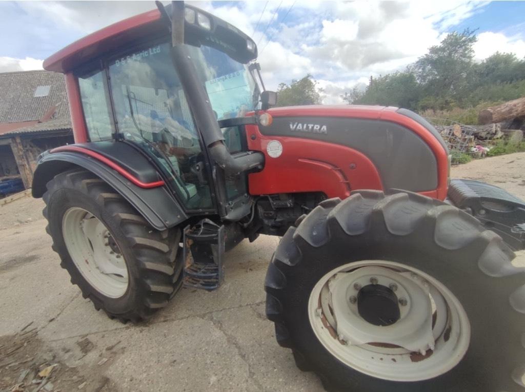 Valtra N 101 Tractors