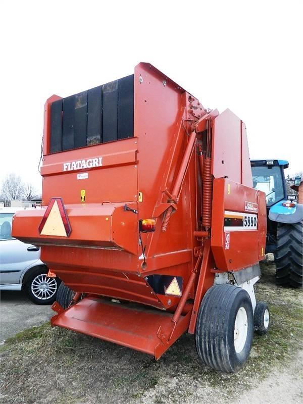 New Holland 5880 Rituļu preses