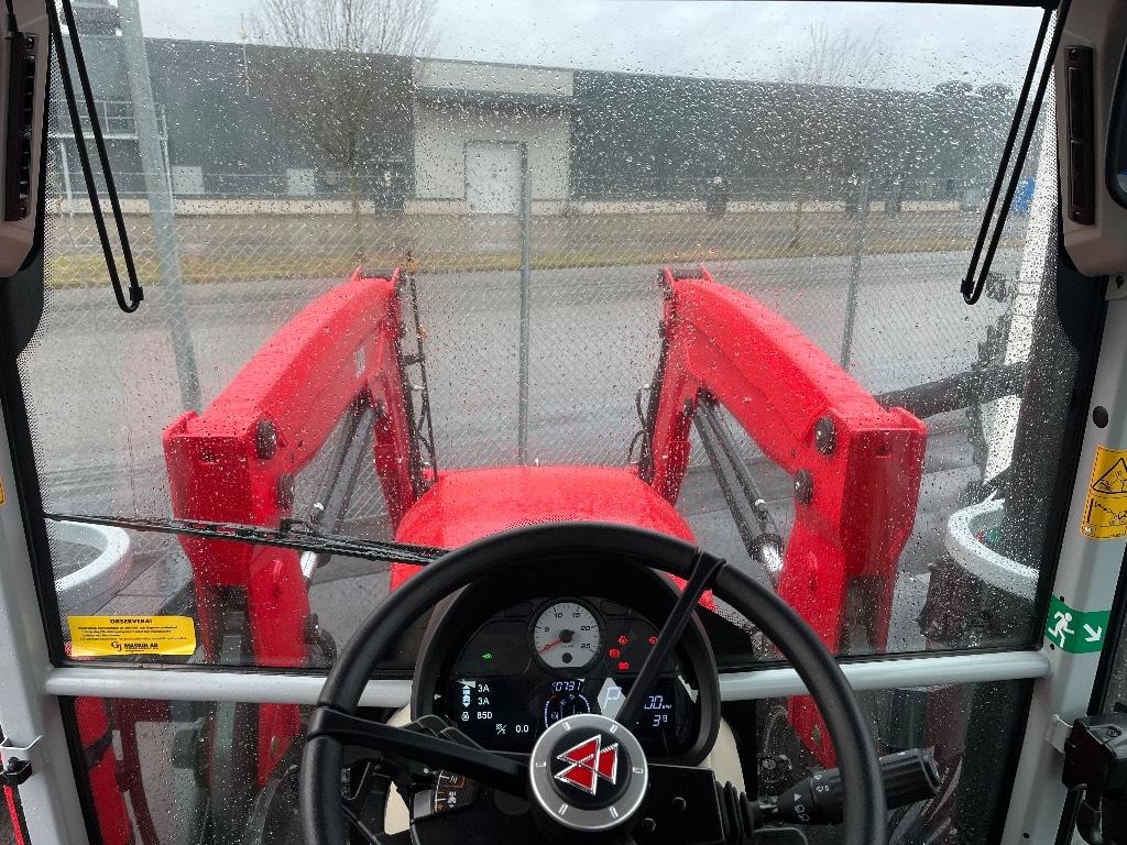 Massey Ferguson 5M.95 DYNA-4 ESSENTIAL Tractors