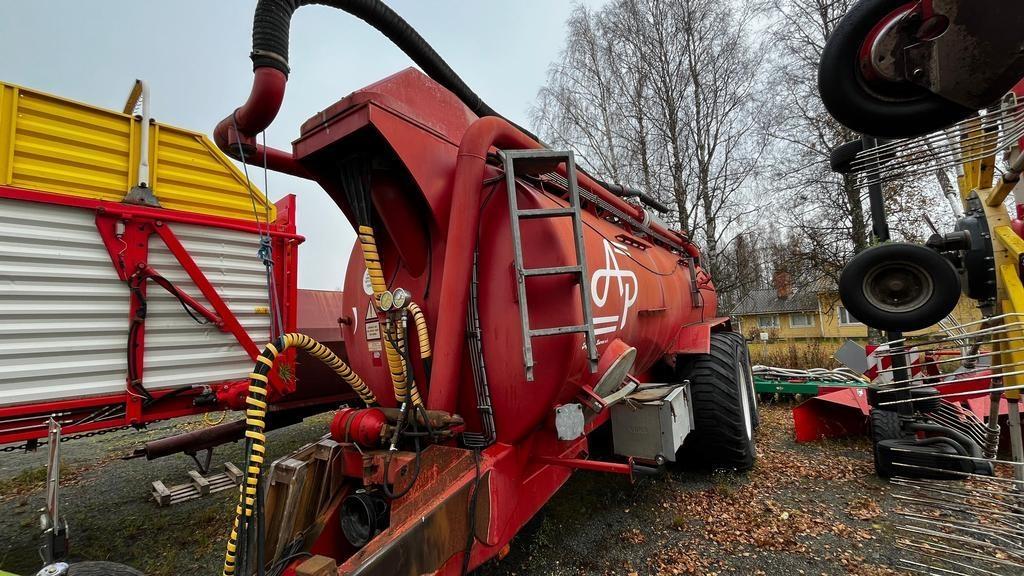 AP GYLLENEVOGNE 20M3 Gülletankwagen