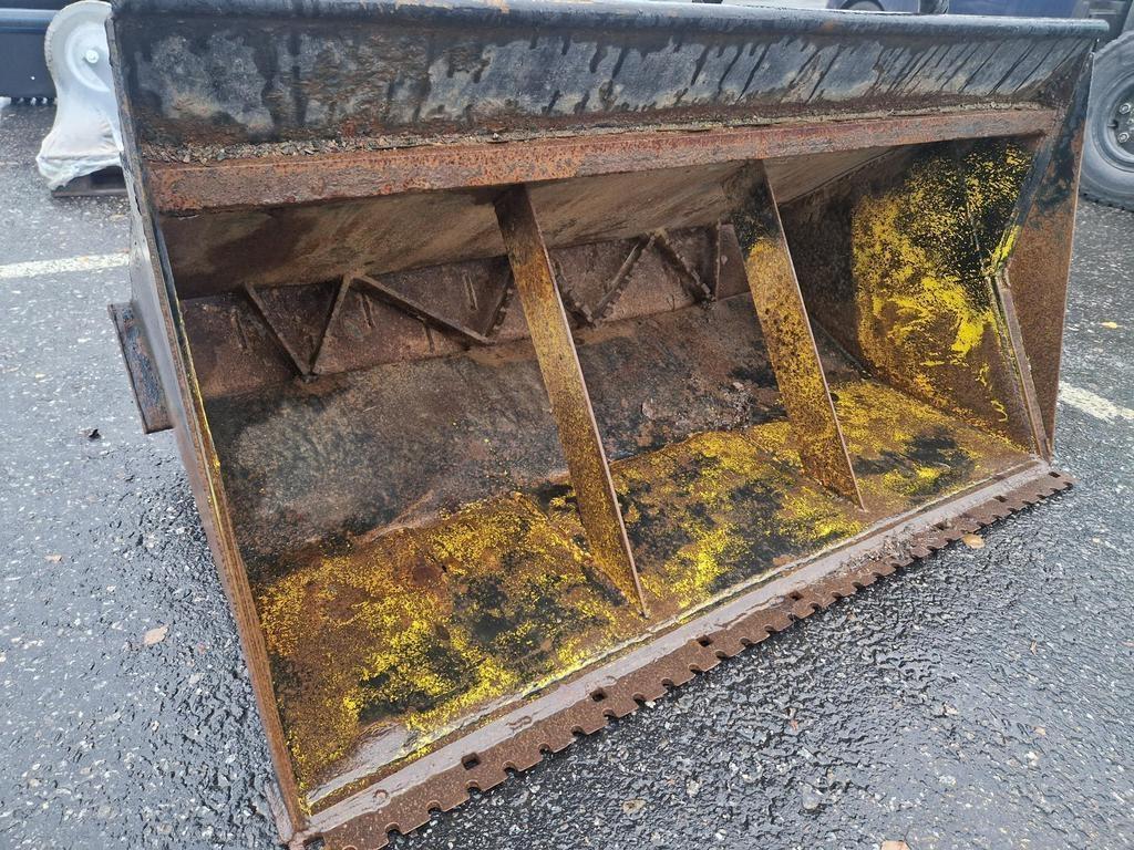 HEILURIPOHJAHIEKOITIN Esparcidoras de arena y sal