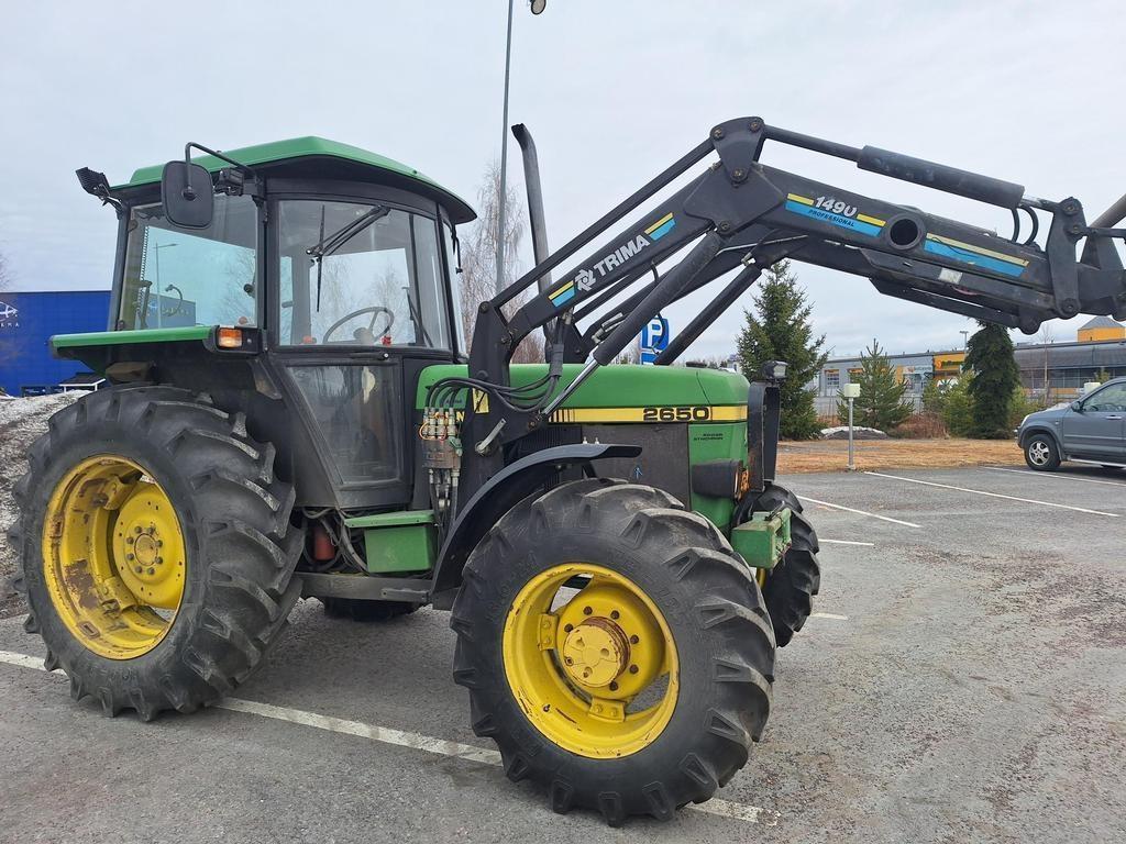 John Deere 2650 Tractors