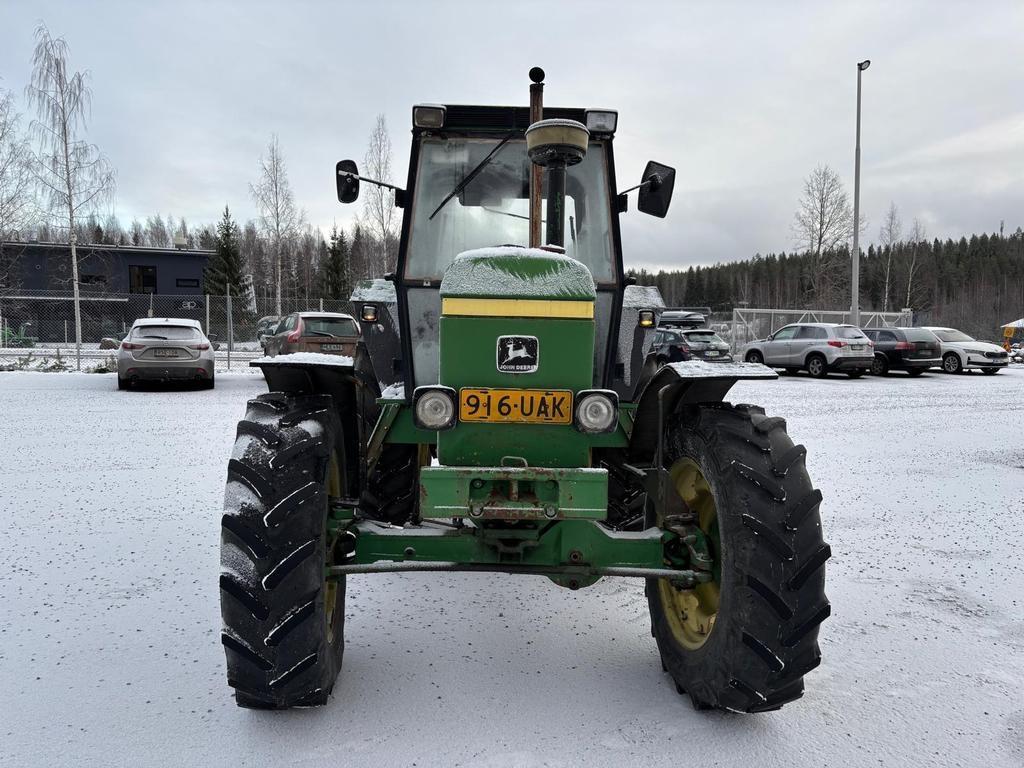 John Deere 3140 Tractors