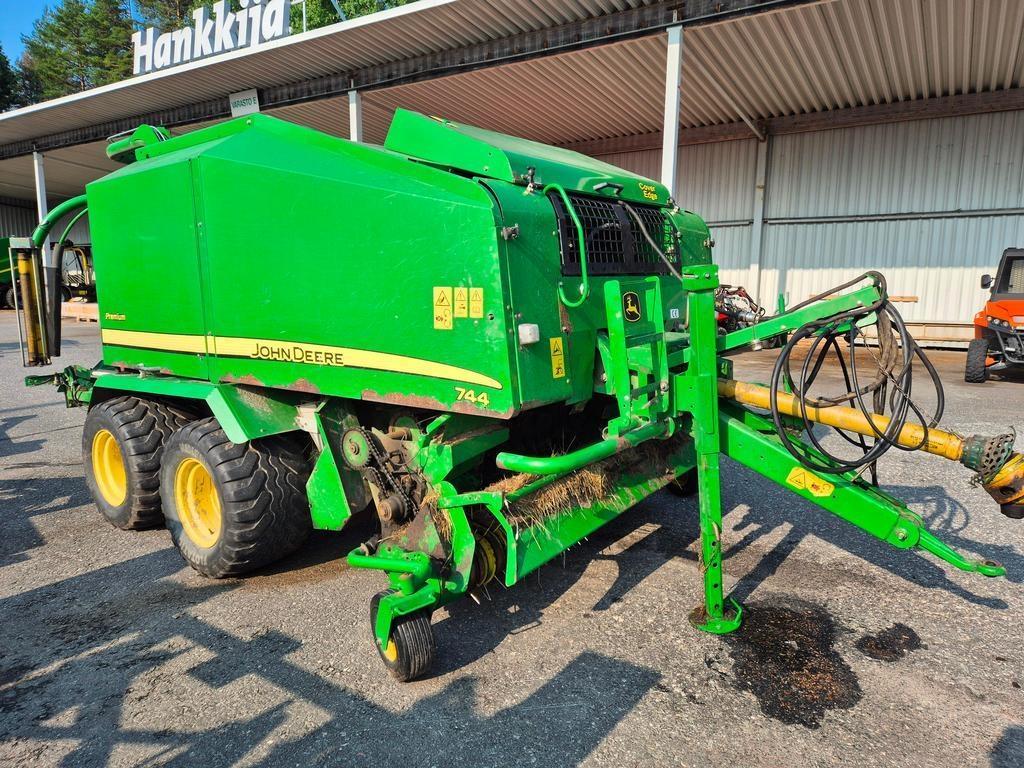John Deere 744 PREMIUM Round balers