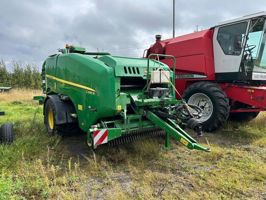 John Deere C441 Round balers