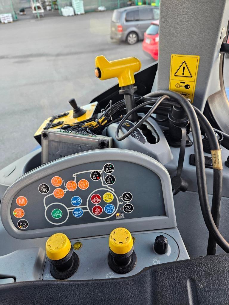 New Holland T7.200 AUTOCOMMAND Traktoren