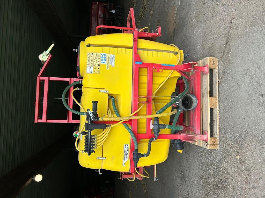 Unia 812 Self-propelled sprayers