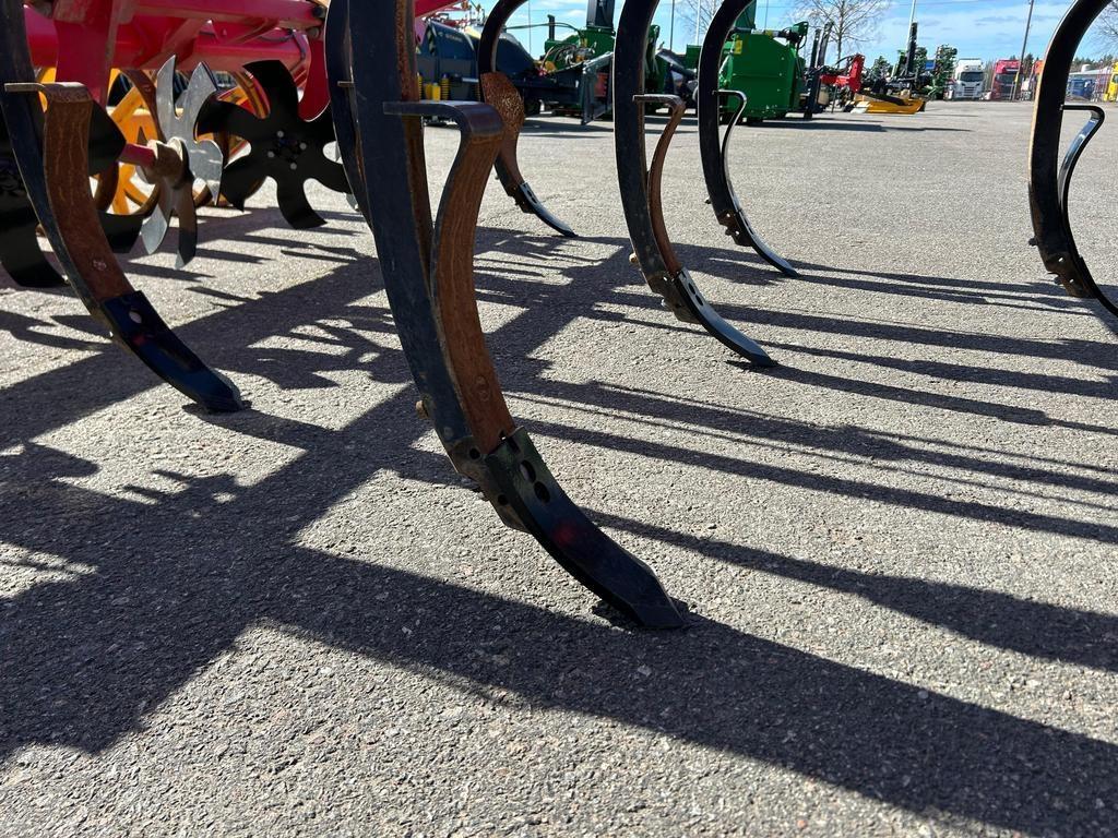 Väderstad CULTUS 300 SOILRUNNER Cultivators