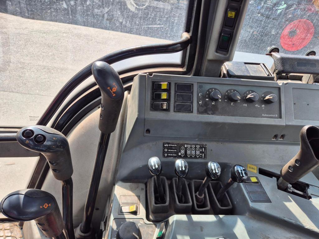 Valtra 8400 MEGA Tractors