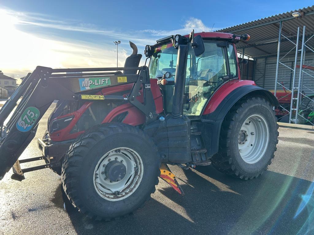 Valtra T144 Tractors