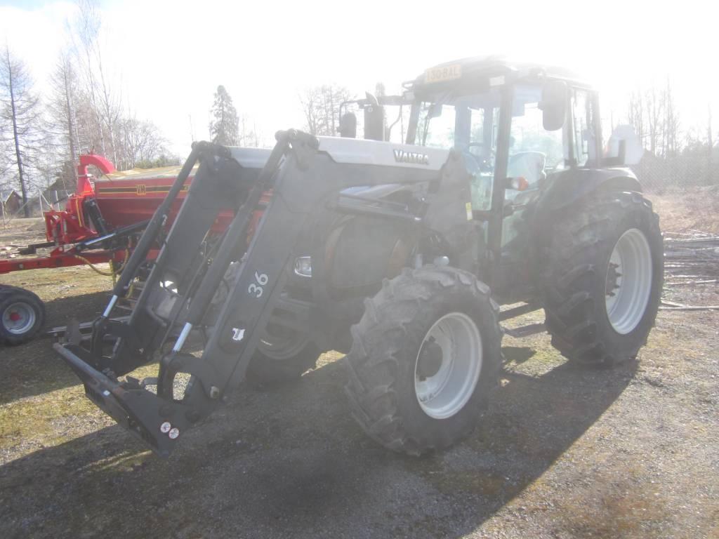 Valtra A93 +Etukuormain Traktoren