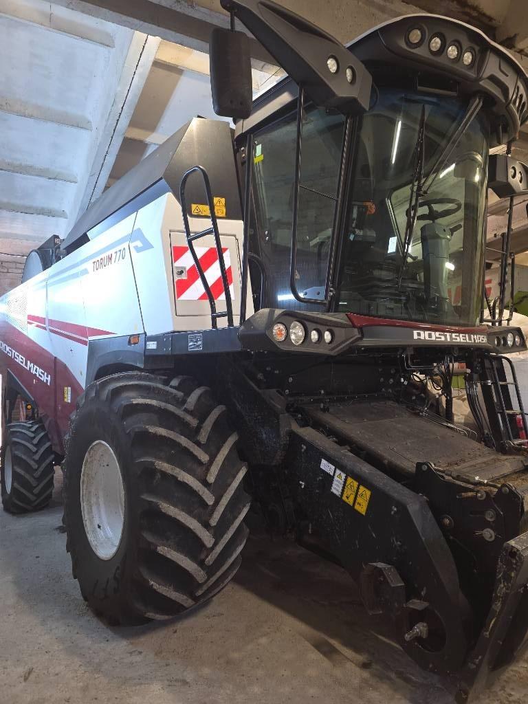 Rostselmash Torum 770 Combine harvesters