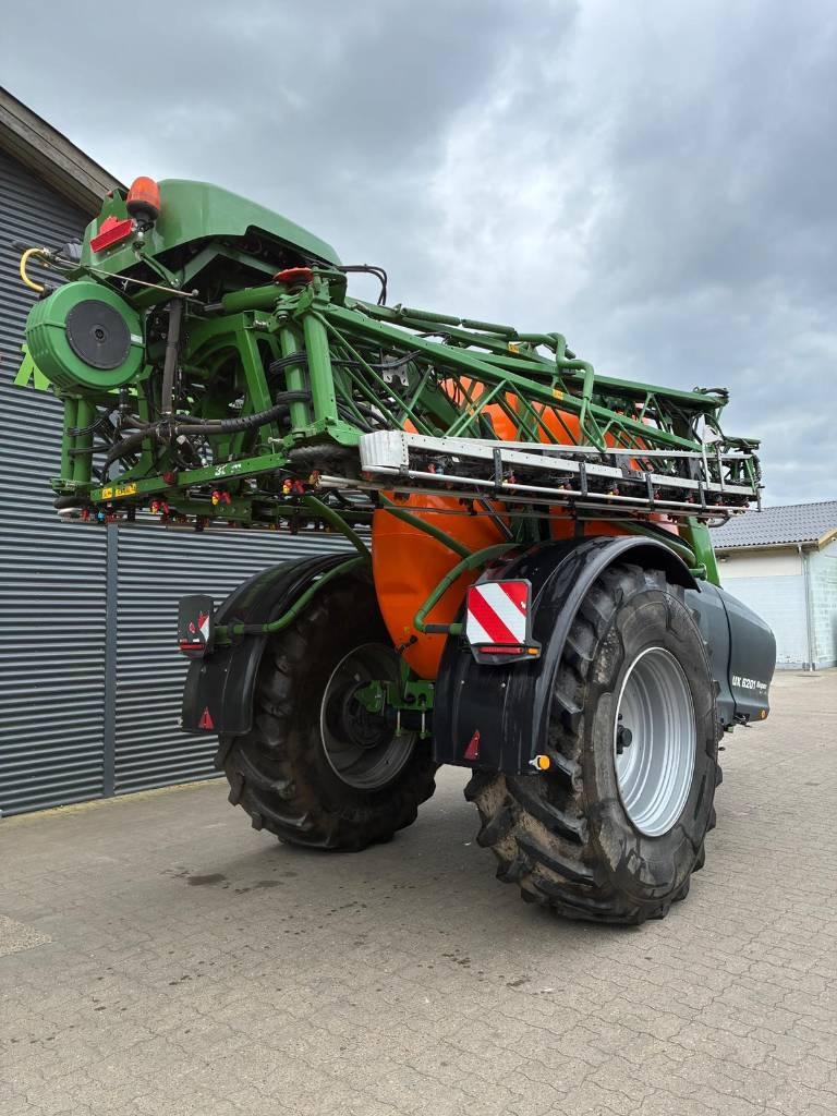 Amazone UX 6201 Super Trailed sprayers