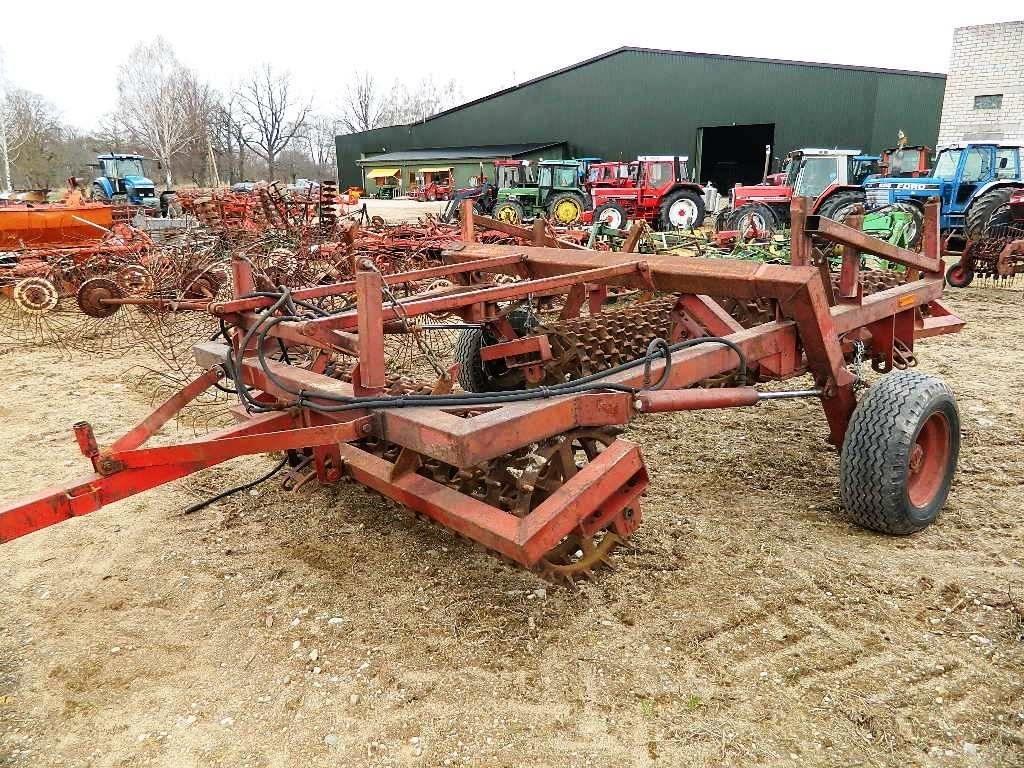 Ysta Knaster Kultivatori