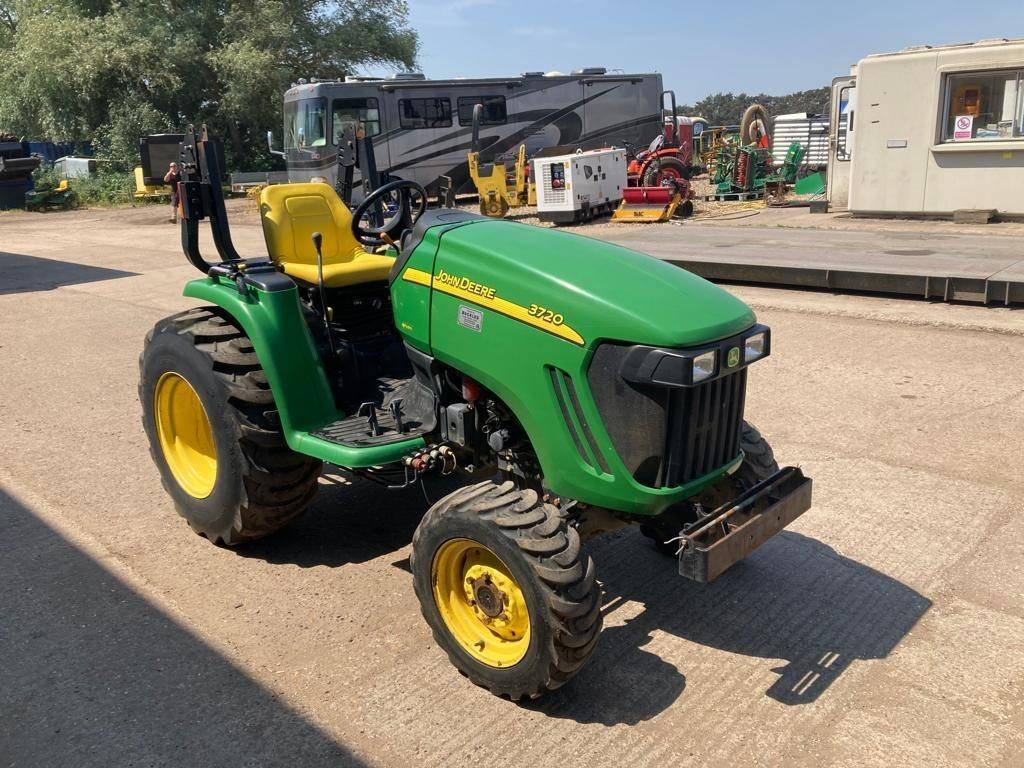 John Deere 3720 Tractors