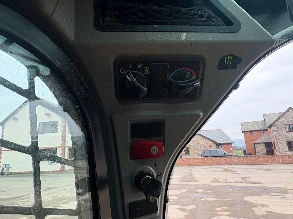 CAT 236 D Kompaktlader