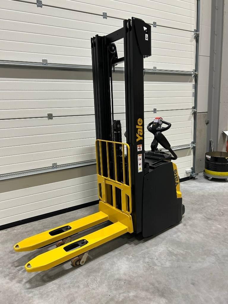 Yale MS16XIL. 5,5m Ledstaplare stödbenslyft Pedestrian stackers