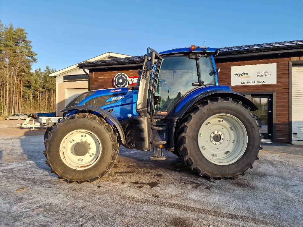 Valtra T 215 V Traktorit