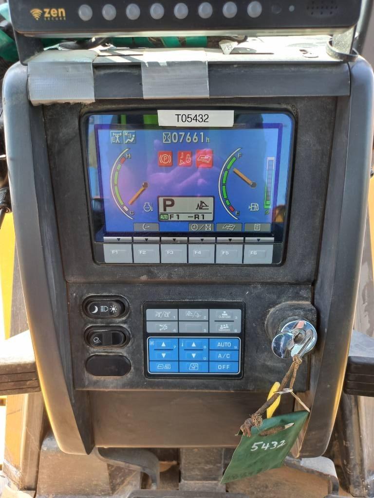 Komatsu D155A-6R (4pcs available for sale in Abu Dhabi) Bouteurs sur chenilles