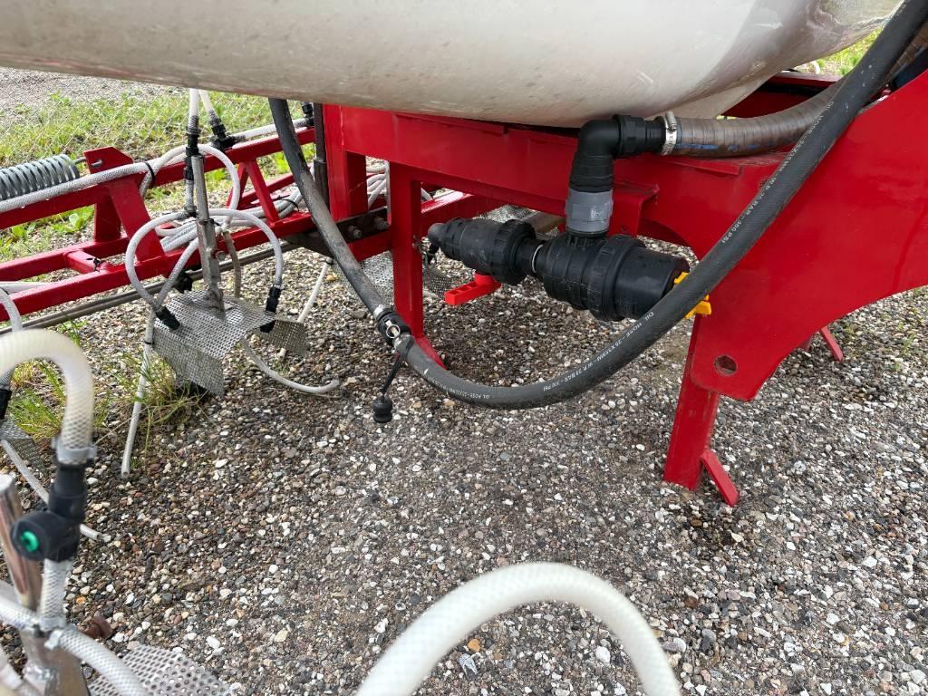 AGROVO Fronttank 3000 liter Anbauspritzen
