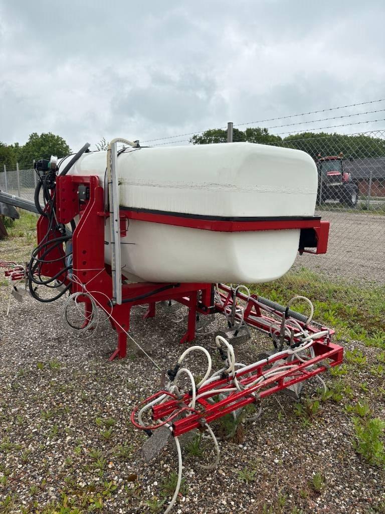 AGROVO Fronttank 3000 liter Anbauspritzen