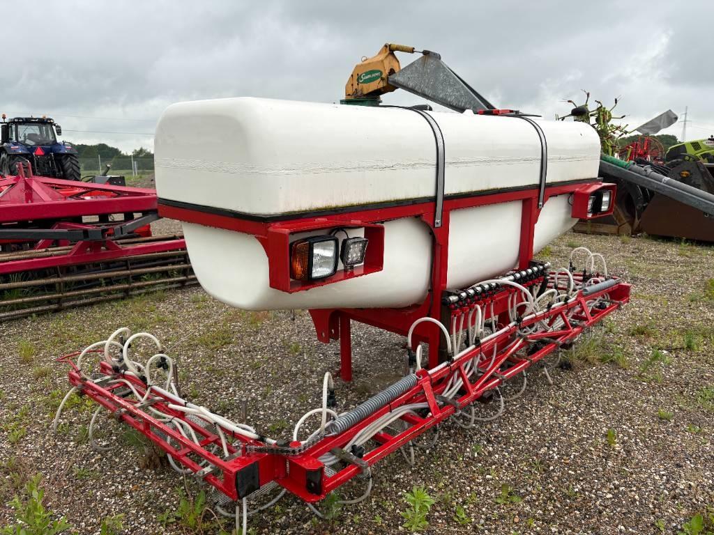 AGROVO Fronttank 3000 liter Anbauspritzen