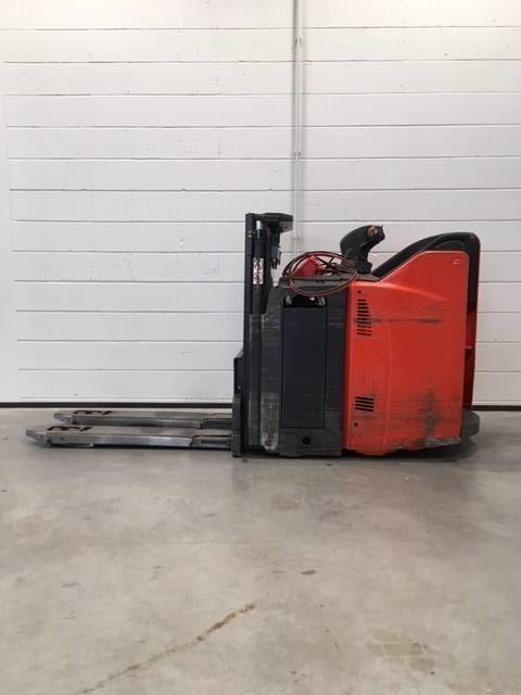 Linde D12HPSP/133 Platvormiga virnastajad