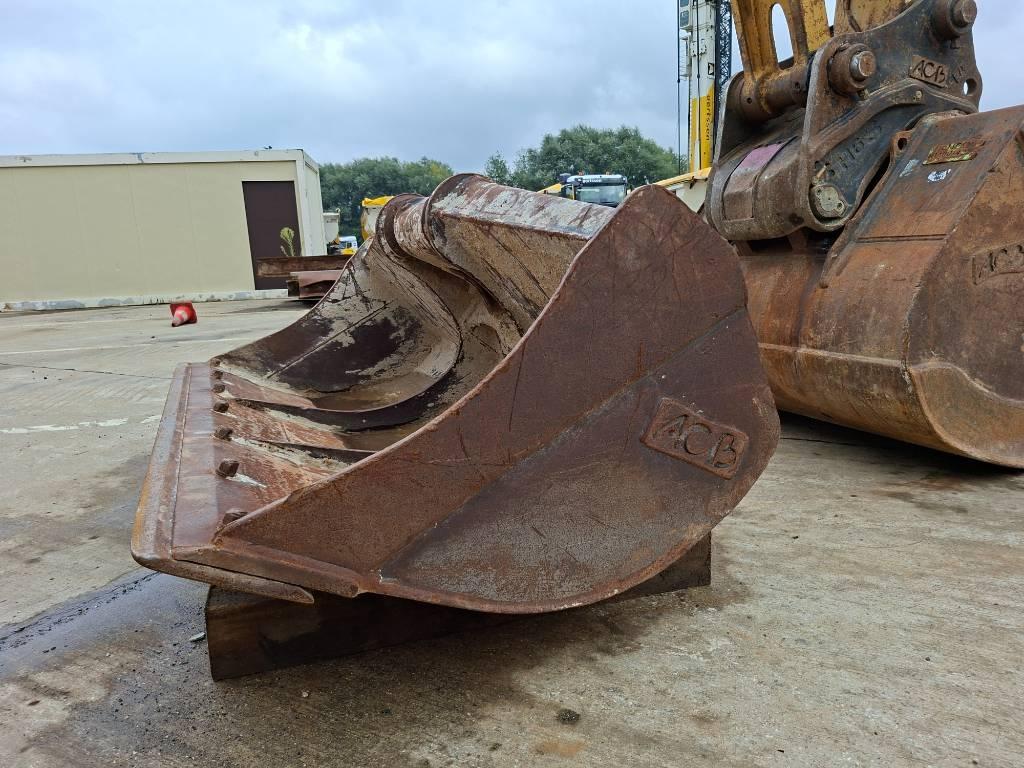 CAT 320 Pelle sur chenilles