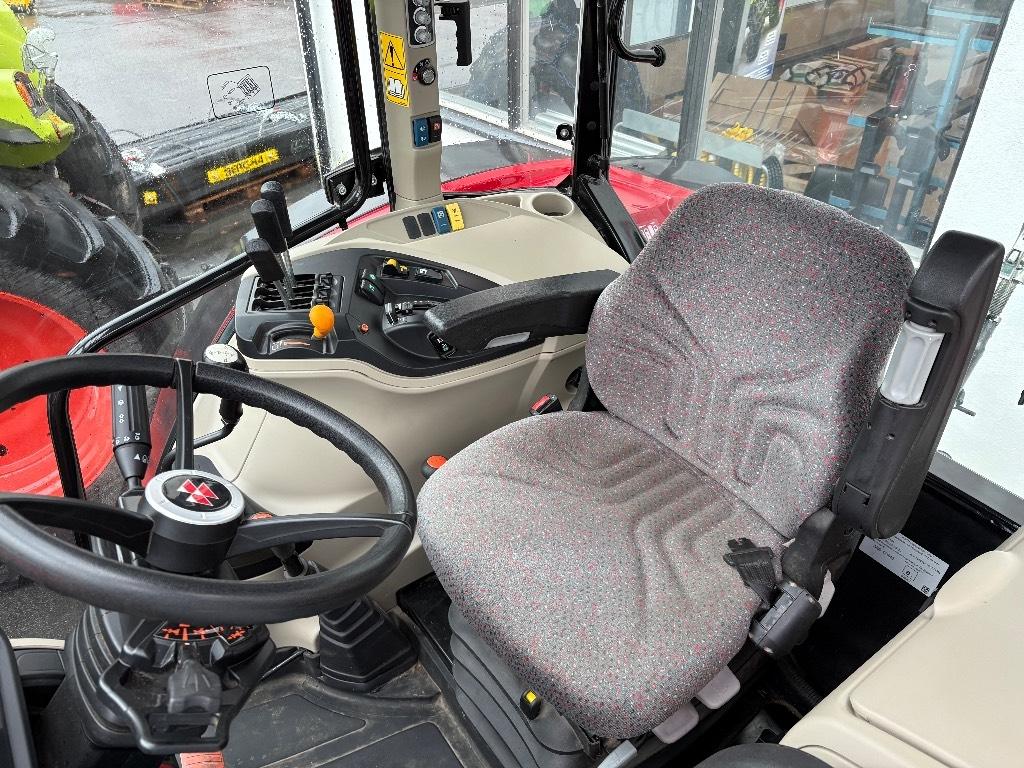 Massey Ferguson 5713M Tractores