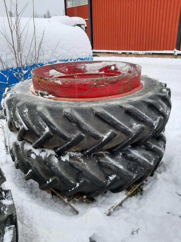 Raju 13.6/12-38 levikepyörät Pneumatici, ruote e cerchioni