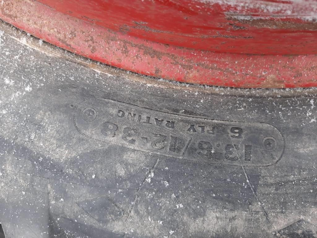 Raju 13.6/12-38 levikepyörät Pneumatici, ruote e cerchioni