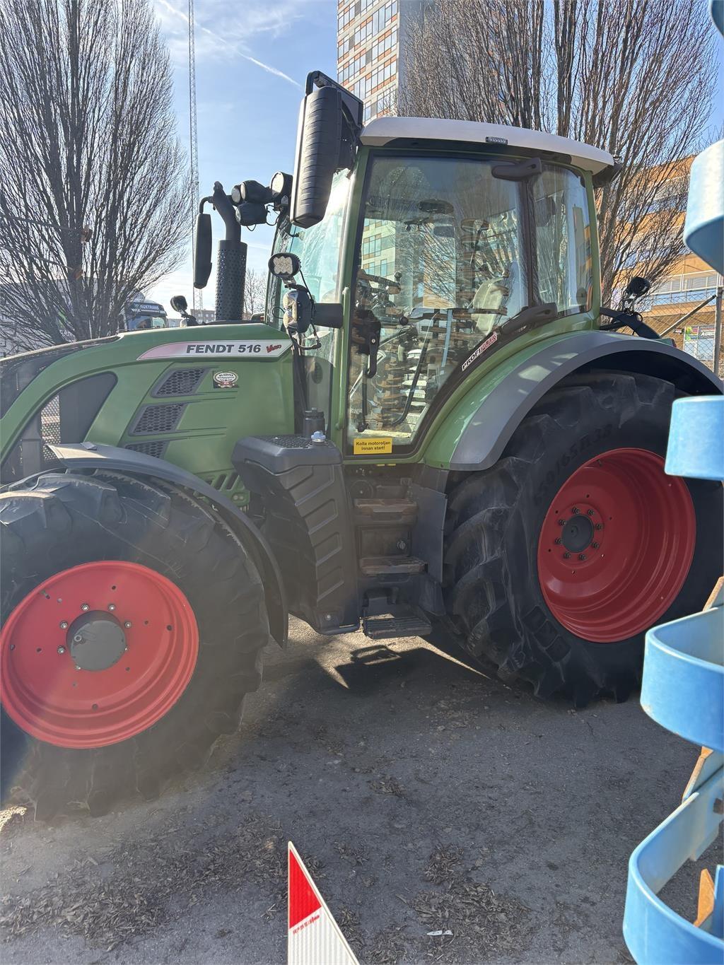 Fendt 516 VARIO S4 +FL+PTO Tractors