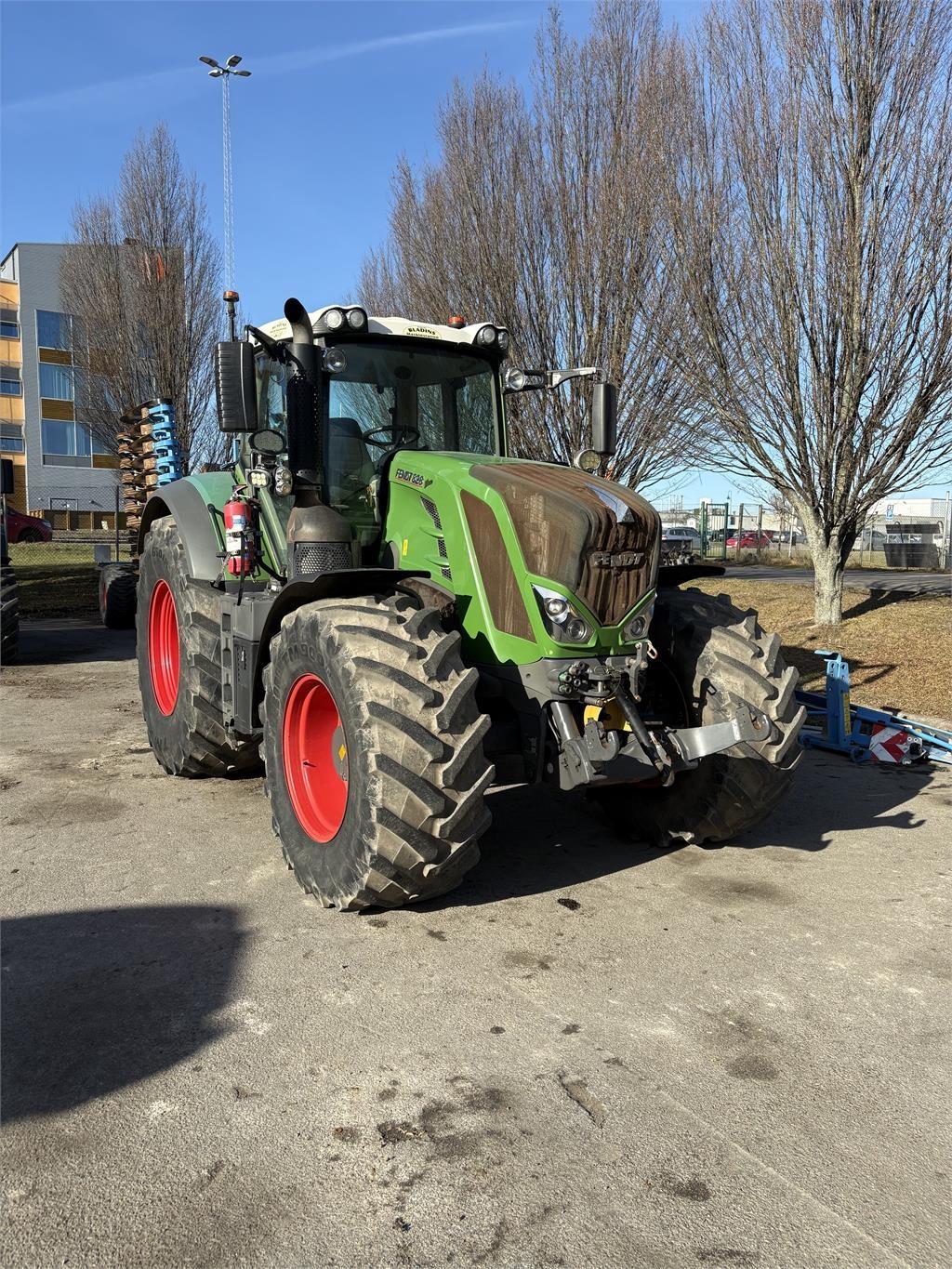 Fendt 828 VARIO S4 +FL + PTO Tractors
