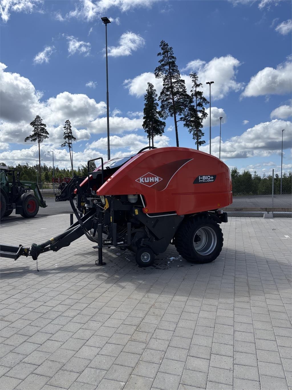 Kuhn I-BIO+ Round balers