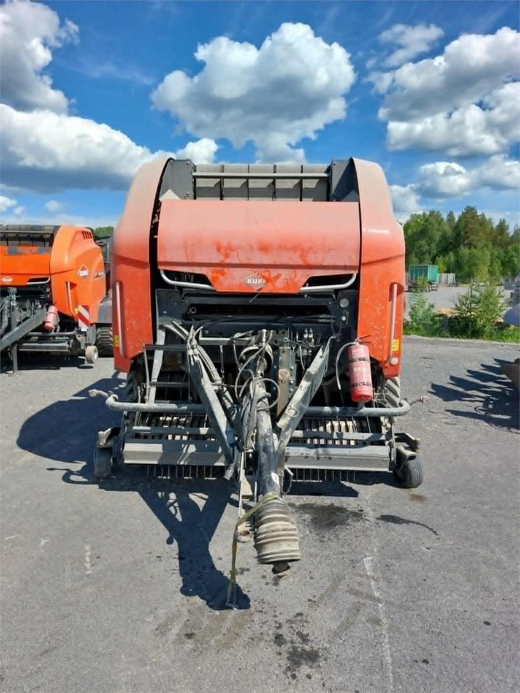 Kuhn VBP 3165 14 KNIV MED DROP FLOOR CCI 50 MONITOR Rundbalspressar
