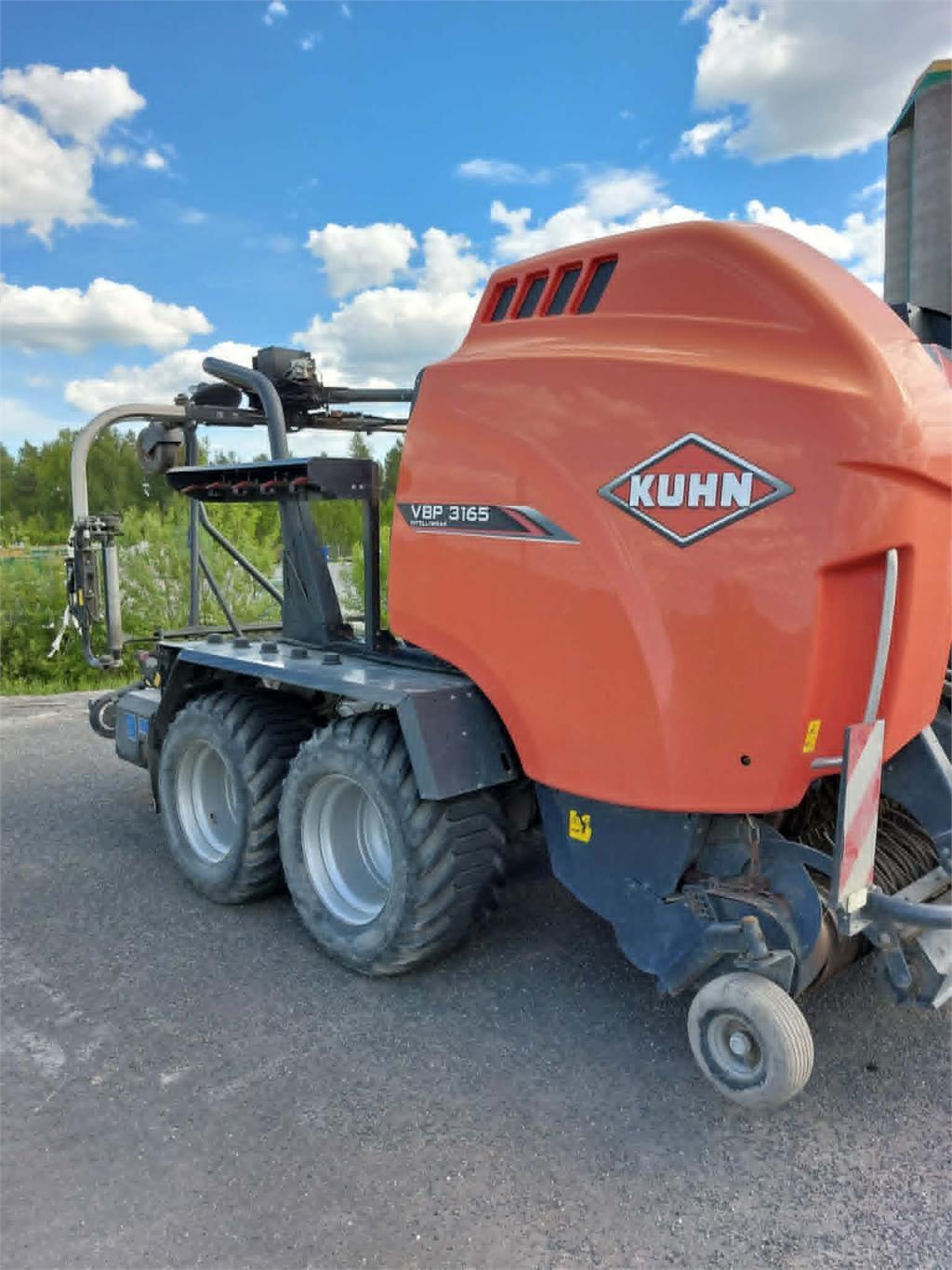 Kuhn VBP 3165 14 KNIV MED DROP FLOOR CCI 50 MONITOR Rundbalspressar