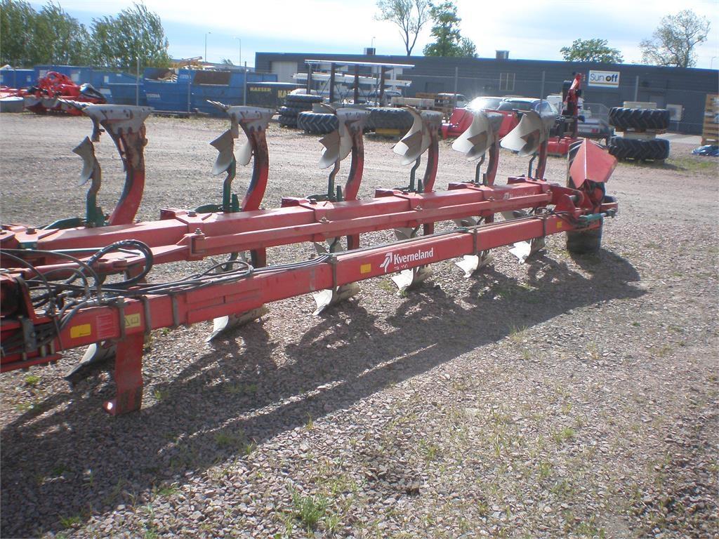 Kverneland PB100 Reversible ploughs