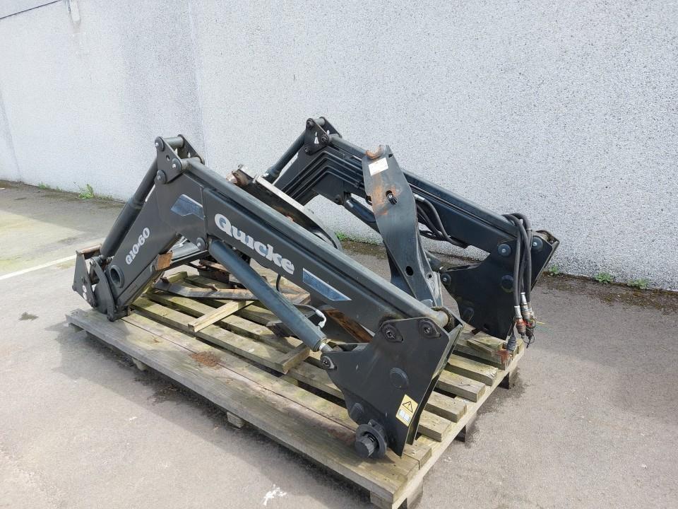 Quicke (ÅLÖ) FRONTLASTARE 1060 INKL FÄSTE TILL VALTRA 600 Frontlastare och grävare