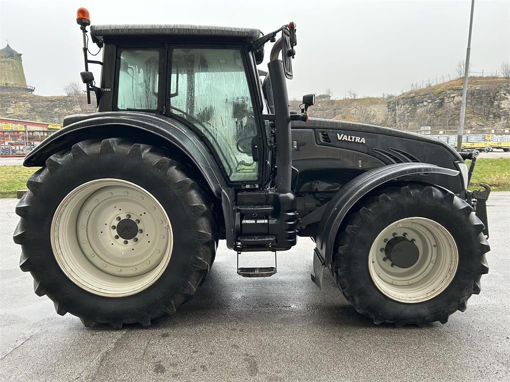 Valtra 213 VERSU SCR Traktorer