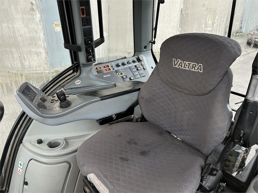 Valtra 213 VERSU SCR Traktorer