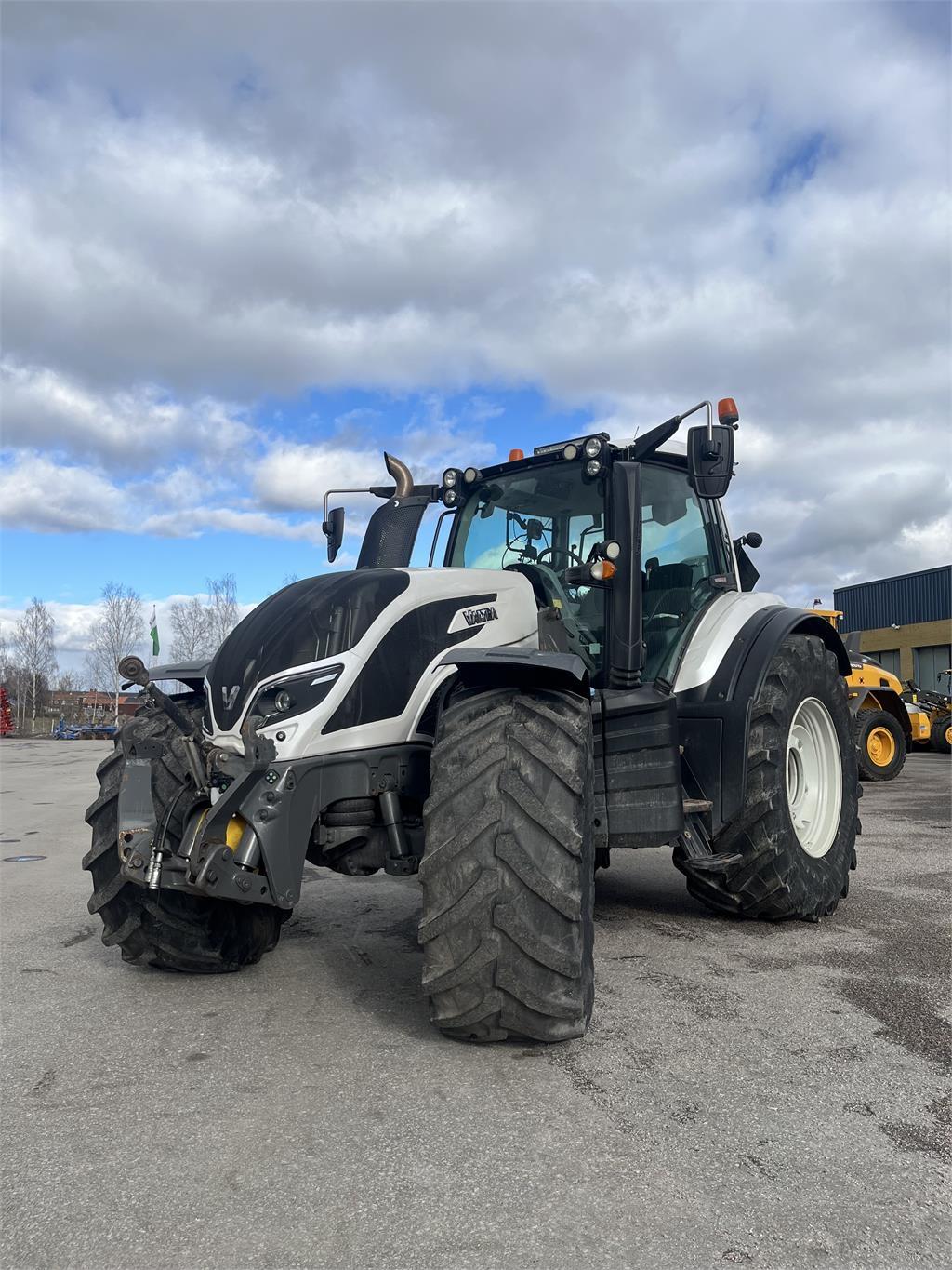 Valtra T214 DIRECT Tractors