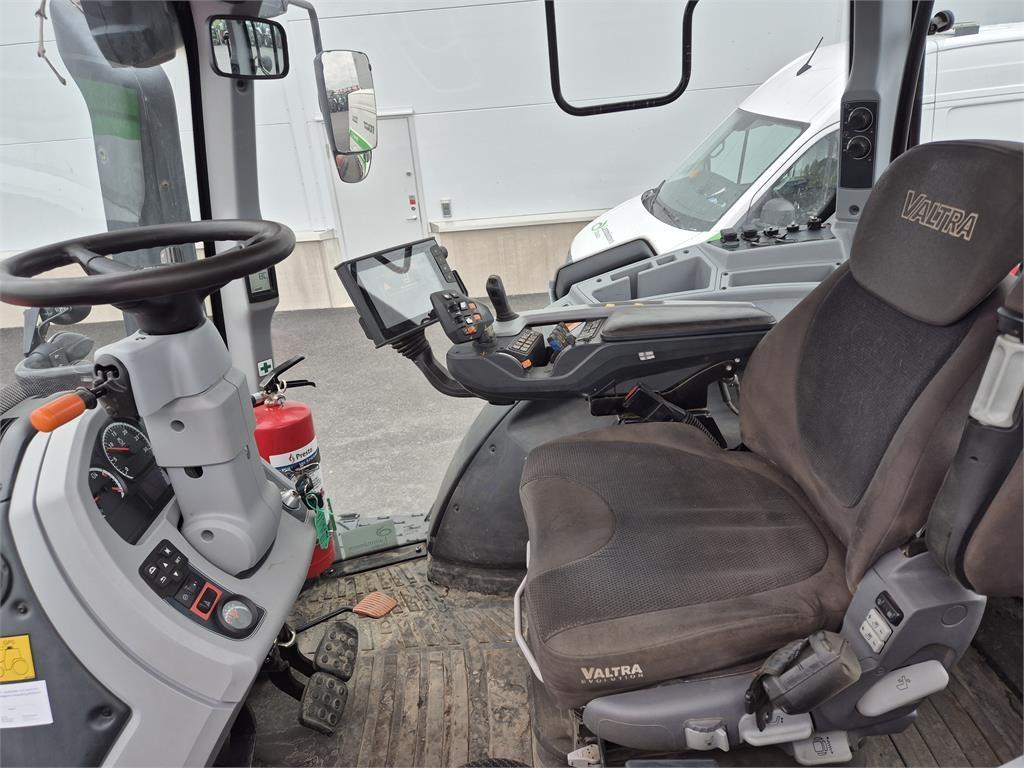 Valtra T214 VERSU 1B8 SMARTTOUCH Traktorer