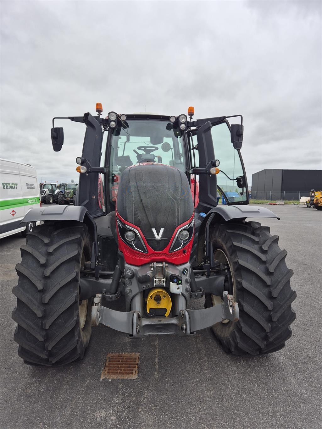 Valtra T214 VERSU 1B8 SMARTTOUCH Traktorer