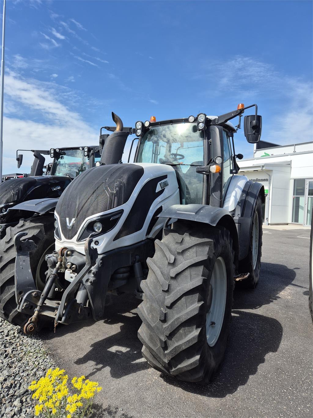 Valtra T234 V Tractors