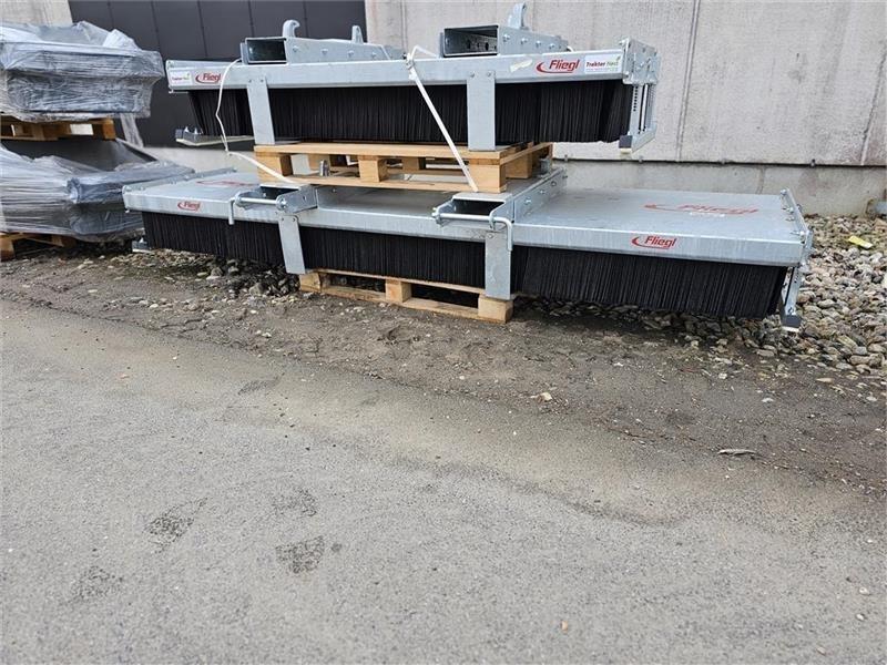 Fliegl Lion Sweeper 2000 Kehrer