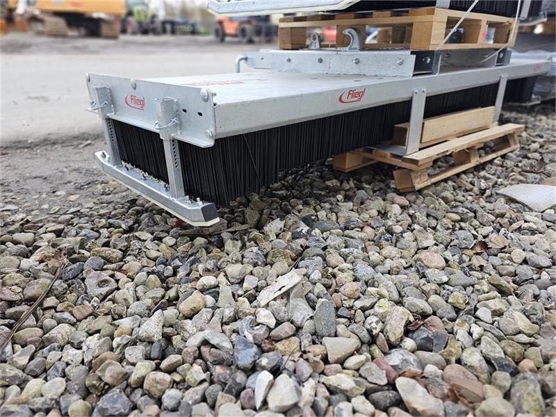 Fliegl Lion Sweeper 2000 Kehrer